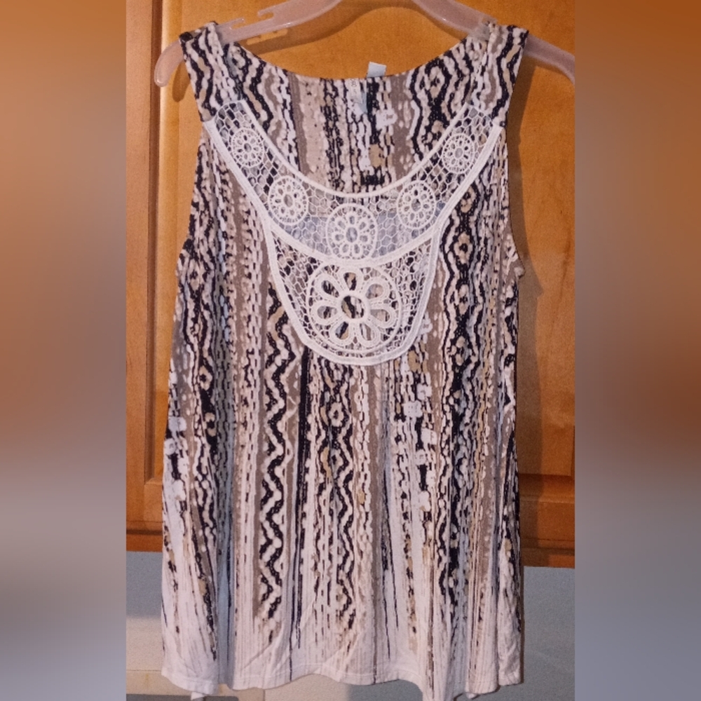 Bundle Of 3 Ladies Tops - Picture 2 of 7